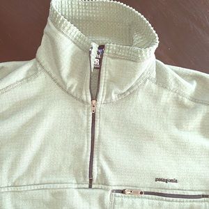 Patagonia men’s size small zip pullover